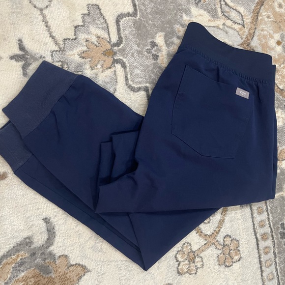 Navy Blue Figs Set Size Medium - Picture 4 of 6